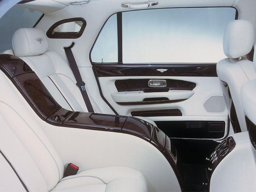Интерьер Bentley Arnage Red Label LWB Personal Commission 2001 года  (фото 3 из 3)